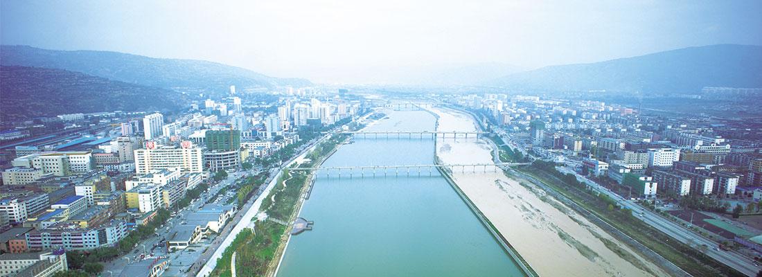 水是人類(lèi)生產(chǎn)和生活必不可少的寶貴資源，但其自然存在的狀態(tài)并不完全符合人類(lèi)的需要。只有修建水利工程，才能控制水流，防止洪澇災(zāi)害，并進(jìn)行水量的調(diào)節(jié)和分配，以滿(mǎn)足人民生活和生產(chǎn)對(duì)水資源的需要。