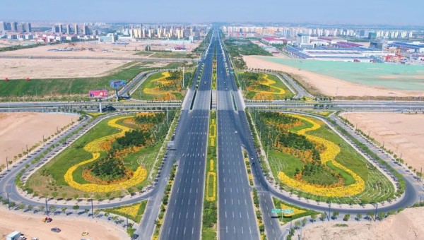 編者按：歲月崢嶸，悠然回望，時(shí)間如白駒過隙，倏忽而逝。2023年，甘肅省交科建設(shè)有限公司（以下簡(jiǎn)稱“省交科公司”）在行業(yè)跌宕起伏、風(fēng)云變幻的十幾載春夏秋冬中，歷經(jīng)十余年的洗禮與沉淀，在高質(zhì)量發(fā)展的道路