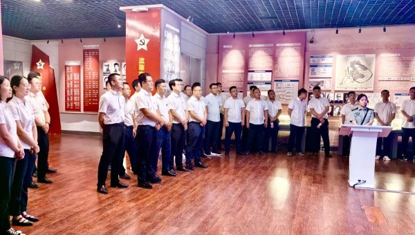 在中國共產(chǎn)黨建黨103周年之際，為了重溫黨的光輝歷史，讓大家繼承和發(fā)揚黨的光榮傳統(tǒng)和優(yōu)良作風，把廣大黨員的思想和工作實效落實到公司高質(zhì)量發(fā)展奮進目標上來。近日，交科公司黨委二公司黨支部、四公司黨支部、