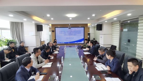 近日，西部市政建設(shè)集團(tuán)與中國市政工程西北設(shè)計研究院（道橋院）召開技術(shù)交流會。會上，雙方分別介紹了企業(yè)概況與合作成果。市政西北院技術(shù)團(tuán)隊(duì)就EPC項(xiàng)目設(shè)計施工協(xié)同、海綿城市技術(shù)應(yīng)用及車路云一體化發(fā)展前景作